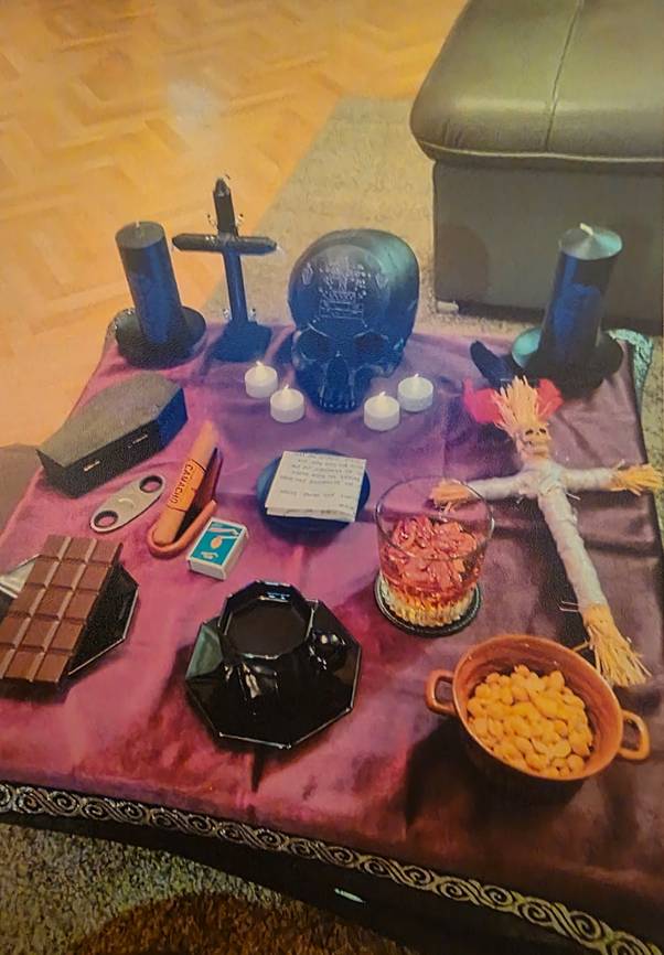 Ein Bild, das Im Haus, Geschirr, Snack, Geburtstagstorte enthält.

KI-generierte Inhalte können fehlerhaft sein.