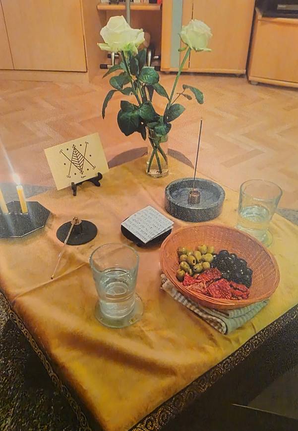 Ein Bild, das Im Haus, Text, Vase, Zimmerpflanze enthält.

KI-generierte Inhalte können fehlerhaft sein.