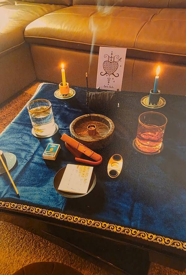 Ein Bild, das Kerze, Im Haus, Text, Tisch enthält.

KI-generierte Inhalte können fehlerhaft sein.